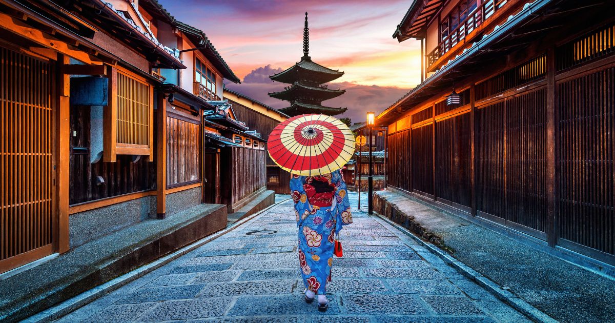 asain women walk in japan
