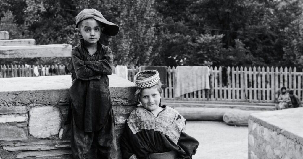 children in skardu