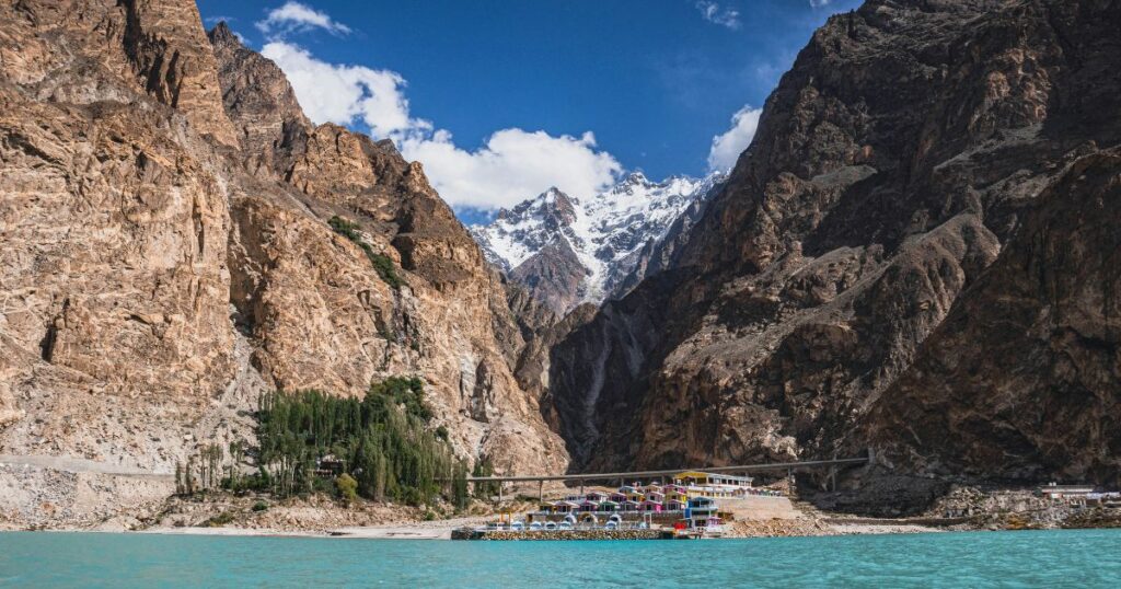 Luxus Hunza Attabad Lake Resort